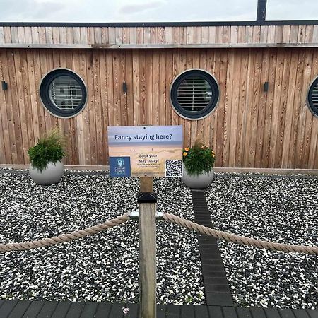 Humberston Boathouse Lodge & Hot Tub - Cleethorpes Beach Cabin Chalet ภายนอก รูปภาพ