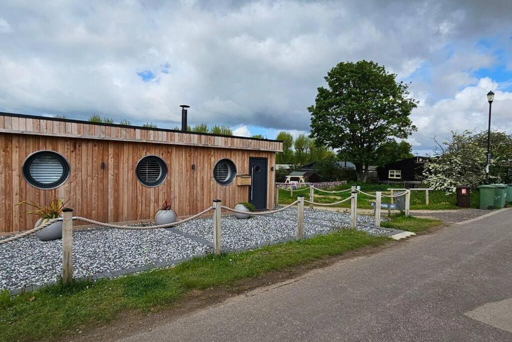 Humberston Boathouse Lodge & Hot Tub - Cleethorpes Beach Cabin Chalet ภายนอก รูปภาพ