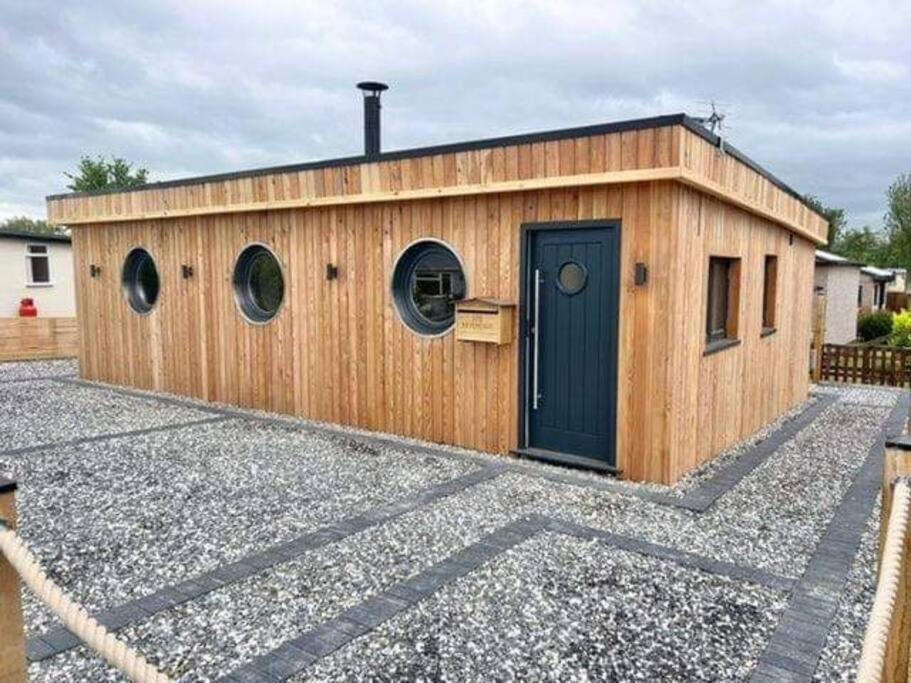 Humberston Boathouse Lodge & Hot Tub - Cleethorpes Beach Cabin Chalet ภายนอก รูปภาพ