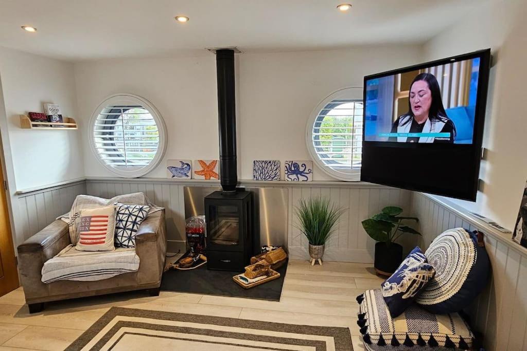 Humberston Boathouse Lodge & Hot Tub - Cleethorpes Beach Cabin Chalet ภายนอก รูปภาพ