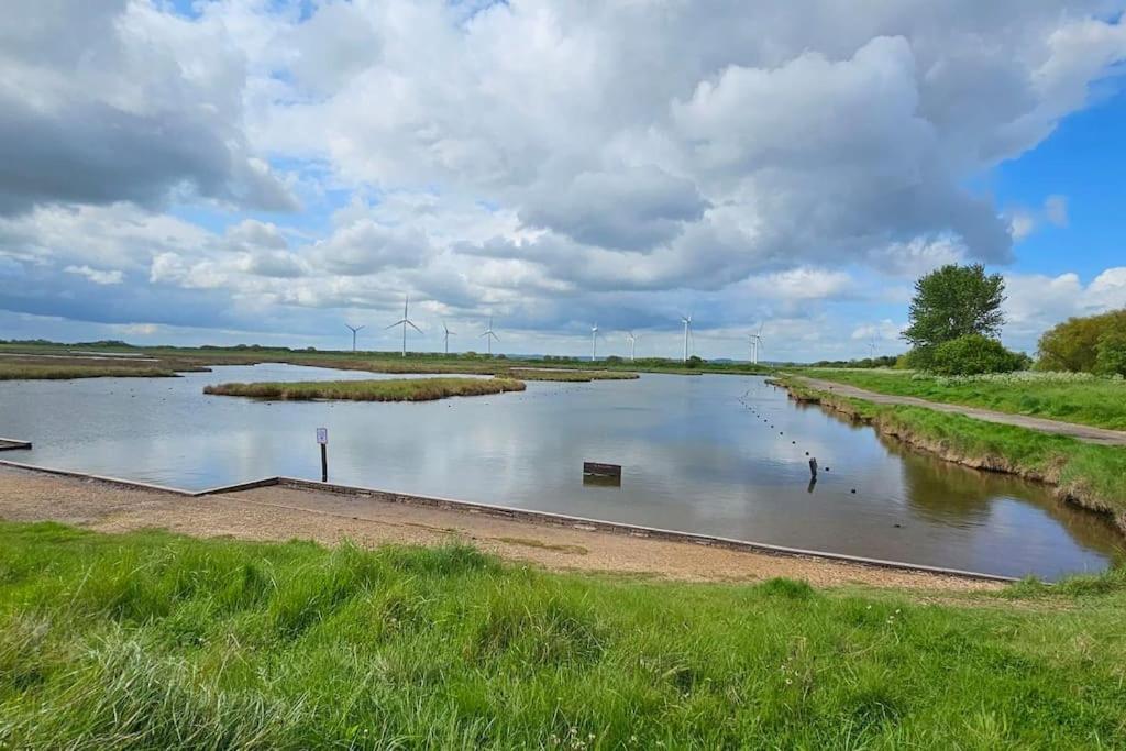 Humberston Boathouse Lodge & Hot Tub - Cleethorpes Beach Cabin Chalet ภายนอก รูปภาพ