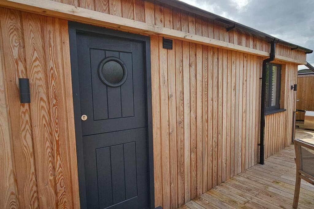Humberston Boathouse Lodge & Hot Tub - Cleethorpes Beach Cabin Chalet ภายนอก รูปภาพ