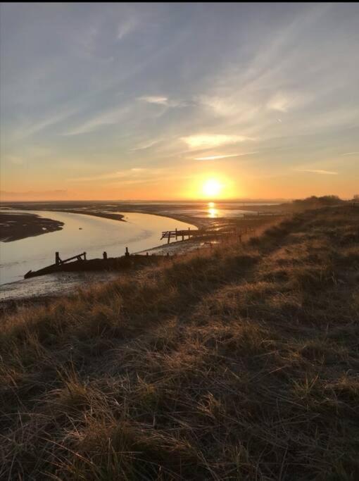 Humberston Boathouse Lodge & Hot Tub - Cleethorpes Beach Cabin Chalet ภายนอก รูปภาพ