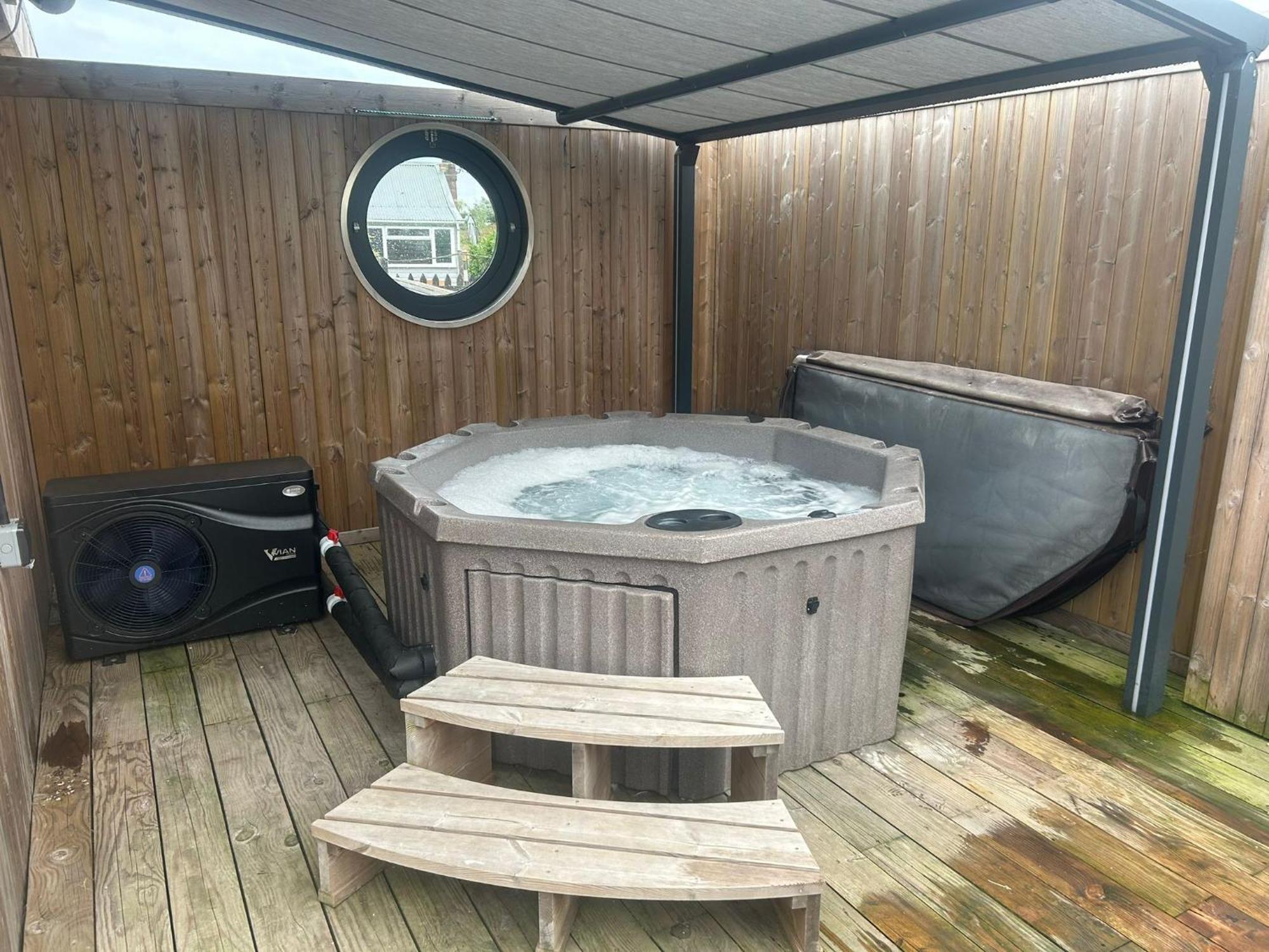 Humberston Boathouse Lodge & Hot Tub - Cleethorpes Beach Cabin Chalet ภายนอก รูปภาพ